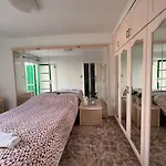 Spacious & Centrally-located Apartman Arona