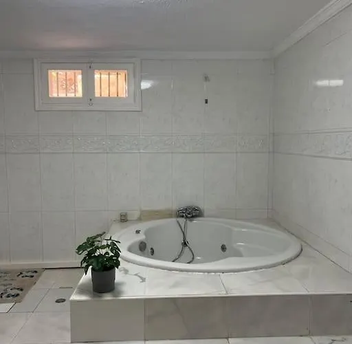 Spacious & Centrally-located * 阿罗纳
