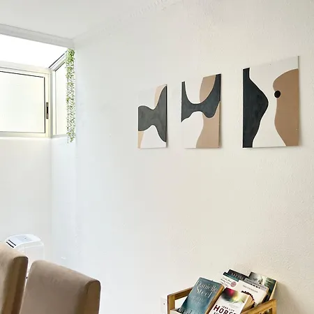 Apartment New Modern & Centrally-located