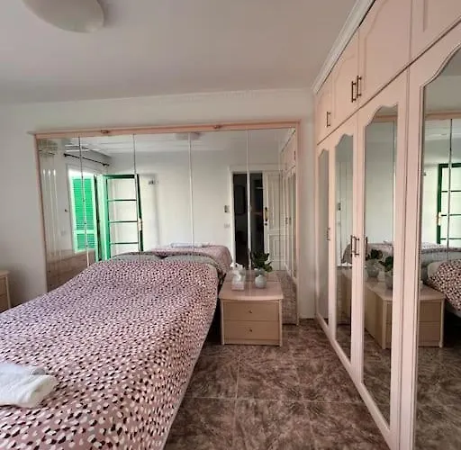 Spacious & Centrally-located Daire Arona (Tenerife)